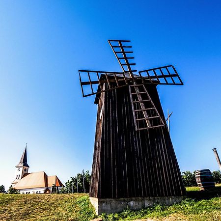 Penzion U TŘÍ RŮŽÍ Vrbice Exterior foto